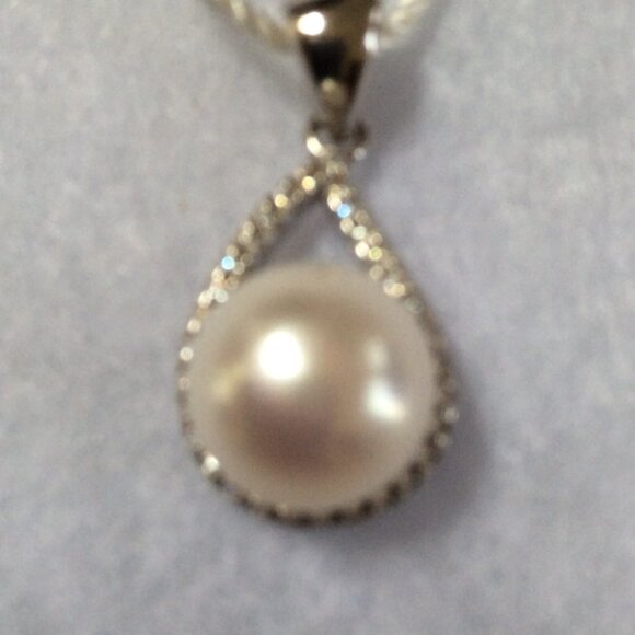NWT 14K White Gold Round White Pearl 12mm Pendant MSRP $495 - Picture 1 of 5